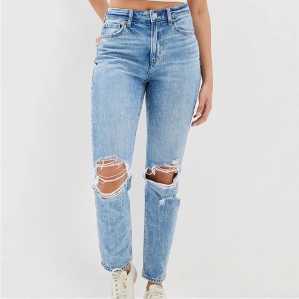 American Eagle AE Mom Jean Light Wash Distressed